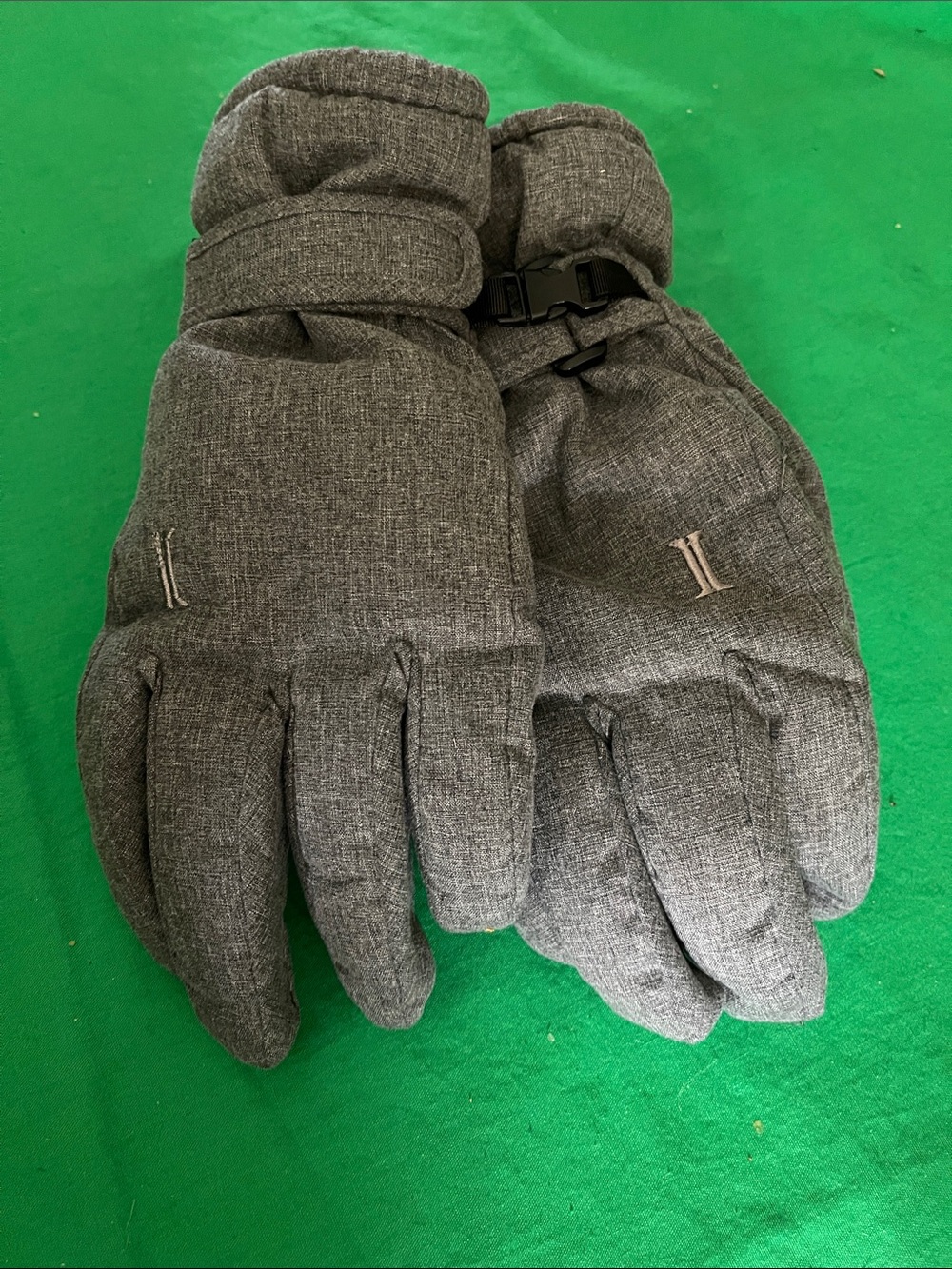 Men's Padded Gray Winter Gloves with Adjustable Wrist Strap